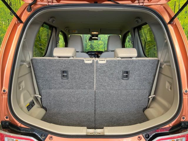 ���i�̂���������ʋ΁A���}���ɏ\���ȉ׎��X�y�[�X���m�ۂ��Ă���܂��B�Z�J���h�V�[�g��|���ƁA�傫�ȉו��̐ύڂ��\�ł���