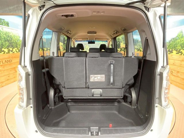 ���i�̂���������ʋ΁A���}���ɏ\���ȉ׎��X�y�[�X���m�ۂ��Ă���܂��B�Z�J���h�V�[�g��|���ƁA�傫�ȉו��̐ύڂ��\�ł���