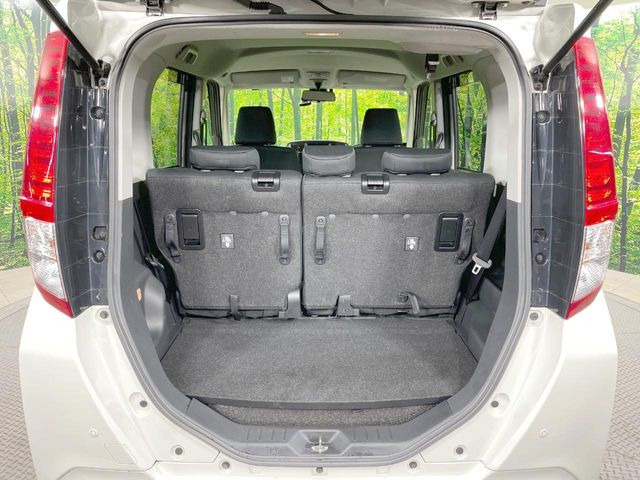 ���i�̂���������ʋ΁A���}���ɏ\���ȉ׎��X�y�[�X���m�ۂ��Ă���܂��B�Z�J���h�V�[�g��|���ƁA�傫�ȉו��̐ύڂ��\�ł���