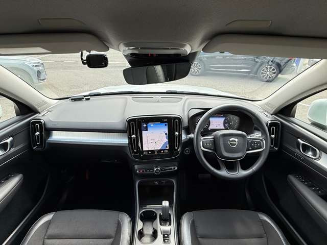 XC40T4 AWD モメンタム 4WD