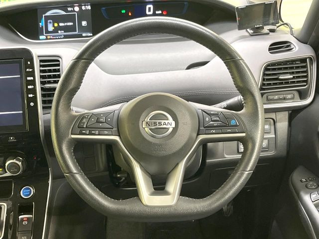 ステアリングも使用感が少なく、きれいな状態となっております♪