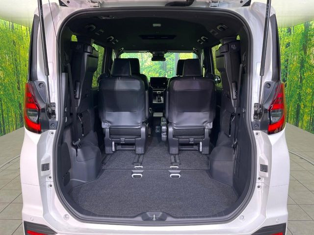 ���i�̂���������ʋ΁A���}���ɏ\���ȉ׎��X�y�[�X���m�ۂ��Ă���܂��B�Z�J���h�V�[�g��|���ƁA�傫�ȉו��̐ύڂ��\�ł���