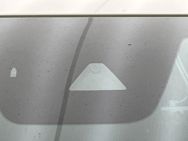 �yi-ACTIVESENSE�z���s���ɑO���̎ԗ�����F�����A�Փ˂������Ȏ��͌x��ƃu���[�L�ŏՓˉ���Ɣ�Q�y�����A�V�X�g�B�����S�Ƀh���C�u�����y���݂��������܂��B