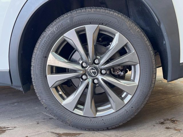 【純正18インチアルミホイール】外観にマッチした純正アルミホイールを装着しております。各種社外アルミホイールや、スタッドレスタイヤも取扱いしております。是非ご相談ください♪