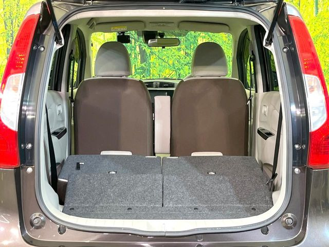 後席を格納すると、これだけの広さが!シーンに合わせたシートアレンジで、大きな荷物も積むことが出来ます♪