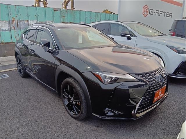 UX（レクサス）250h アーバン エレガンス 4WD　禁煙車 特別仕様車 サンルーフ 中古車画像