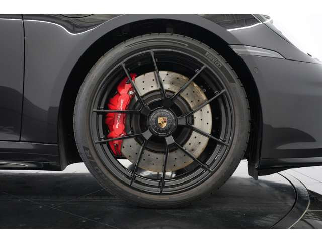 ����20/21�C���` �J����GTS�z�C�[���𑕔����Ă���܂��B�z�C�[����4�{�Ƃ��K�������Ȃ��ǍD�ȏ�Ԃł��B