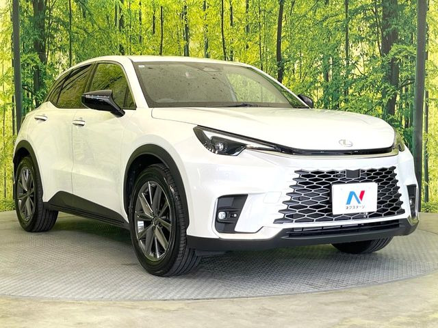 高透明度のガラス皮膜で撥水はもちろん、上質なツヤ・光沢を実現。紫外線や酸性雨から大切な愛車を保護し、色あせ・劣化を防止。「弾スプラッシュコート」、「弾プリミッサコート」からお選びいただけます。