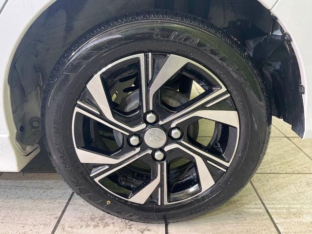 �y����14�C���`�A���~�z�C�[���z�O�ςɃ}�b�`���������A���~�z�C�[���𑕒����Ă���܂��B�e��ЊO�A���~�z�C�[����A�X�^�b�h���X�^�C�����戵�����Ă���܂��B���񂲑��k����������