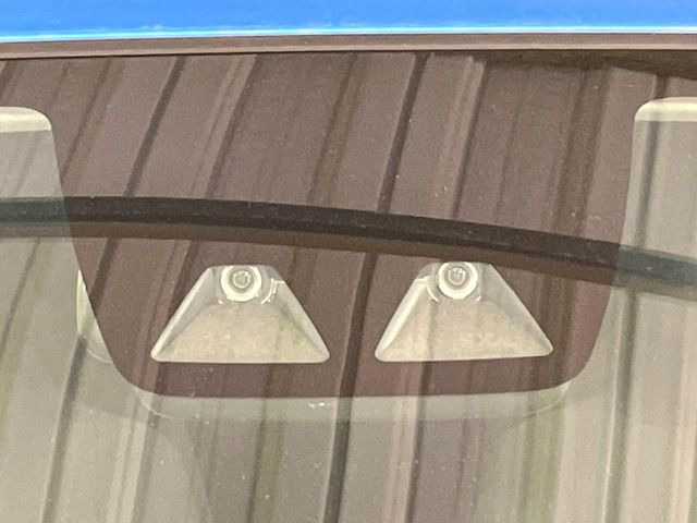 �y�X�}�[�g�A�V�X�g�z���s���ɑO���̎ԗ�����F�����A�Փ˂������Ȏ��͌x��ƃu���[�L�ŏՓˉ���Ɣ�Q�y�����A�V�X�g�B�����S�Ƀh���C�u�����y���݂��������܂��B