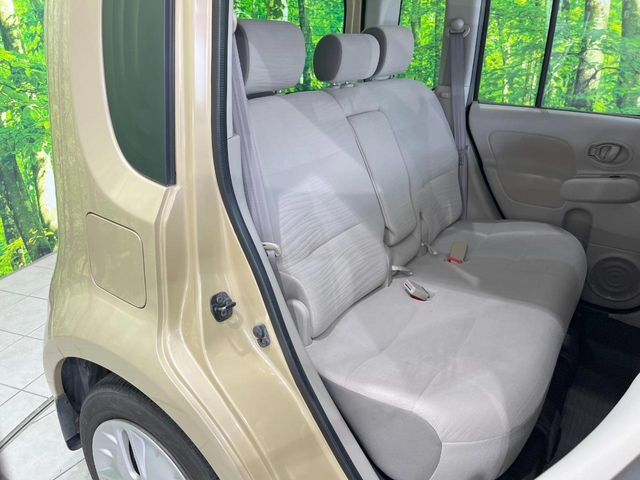 後部座席も気になるようなキズ・汚れやへたり等、大きなダメージはなく、良好な状態です。