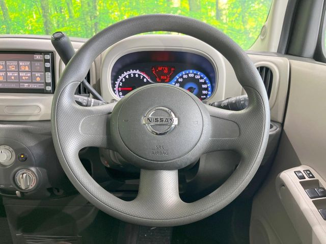 インテリアに合わせたデザインのステアリングは、運転される方のことも考え、運転しやすい形状、大きさです。是非一度、実際に触ってお確かめください。