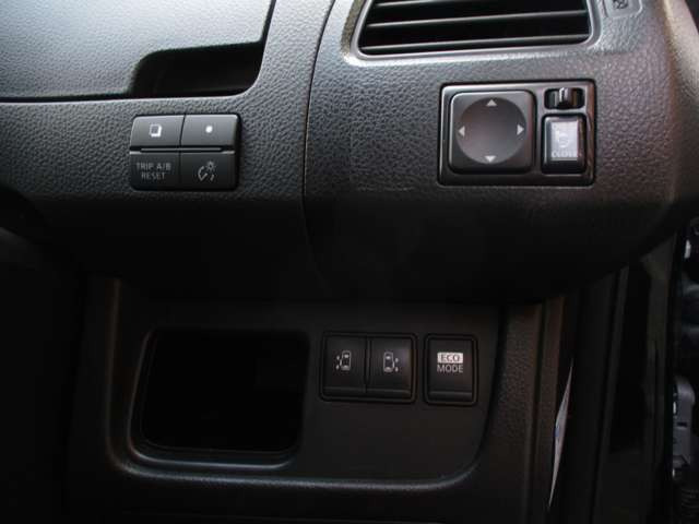 ����SD�i�r�E�t���Z�O�EB�J�����E�ЊO�t���b�v�_�E���EBluetooth�EETC�E�����d���X���C�h�E����16AW�E�v����H�E�N���[�Y�R���g���[���E�v�b�V���X�^�[�g�E�X�}�[�g�L�[�E���s63,884km�E1�I�[�i�[��