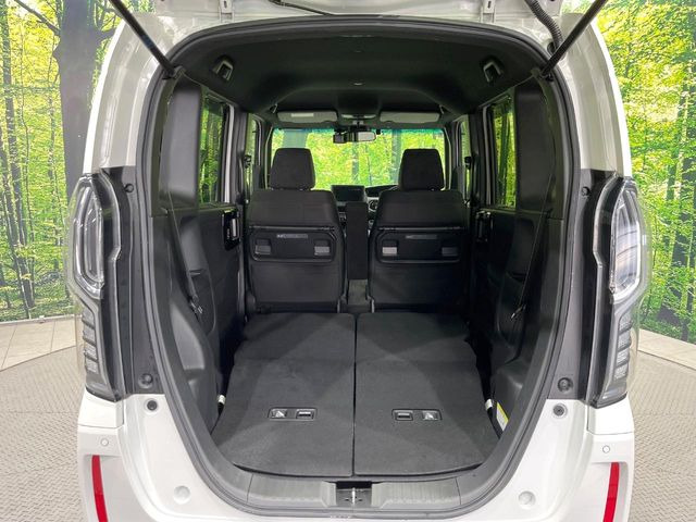 ���i�̂���������ʋ΁A���}���ɏ\���ȉ׎��X�y�[�X���m�ۂ��Ă���܂��B�Z�J���h�V�[�g��|���ƁA�傫�ȉו��̐ύڂ��\�ł���