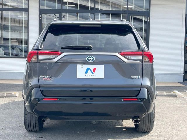 安心の最長10年・走行無制限保証(有償)をご用意。保証内容も充実はもちろん、無料点検&オイル交換や、年中無休の全国・24時間ロードサービスも付帯されておりますのでご安心下さい。