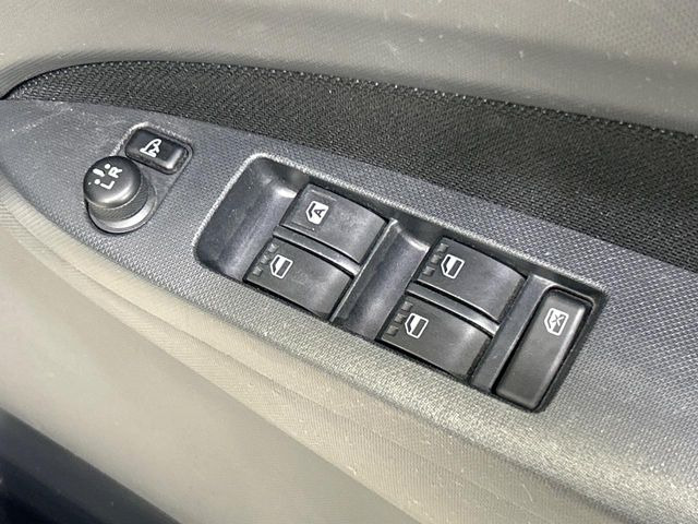 �y�d���i�[�~���[�z�T�C�h�~���[�͓d���i�[���ƂȂ��Ă���A�������ԏ�ł��L�Y�������X�N��}�����܂��B