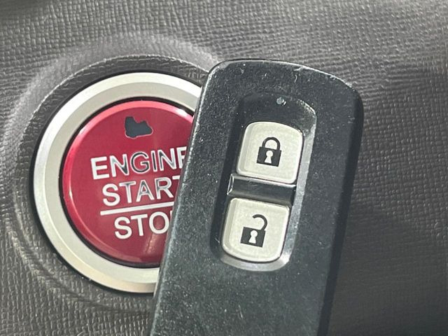 �yHonda�X�}�[�g�L�[�z�J�o����|�P�b�g�ɓ��ꂽ�܂܂ł��h�A�̎{���E�������\�ȃX�}�[�g�L�[�𑕔��B�G���W���̃I���E�I�t�����J�M�����o���K�v����������Ƃ��Ă��֗��ł���