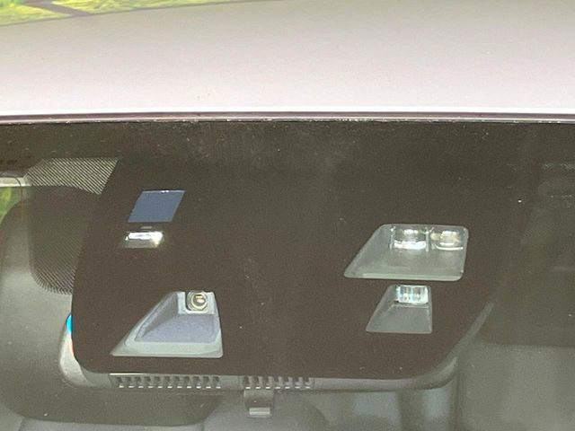 �y�X�}�[�g�u���[�L�T�|�[�g�z���s���ɑO���̎ԗ�����F�����A�Փ˂������Ȏ��͌x��ƃu���[�L�ŏՓˉ���Ɣ�Q�y�����A�V�X�g�B�����S�Ƀh���C�u�����y���݂��������܂��B