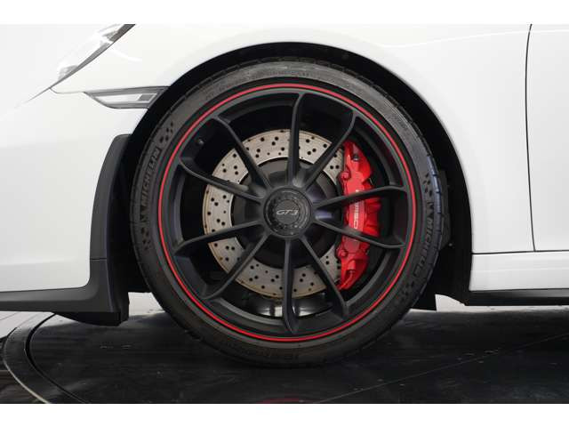 20インチGT3センターロック式シルバーホイール