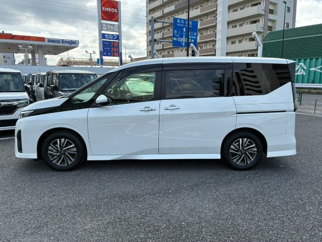 セレナ2.0 ハイウェイスターV 助手席スライドアップシート