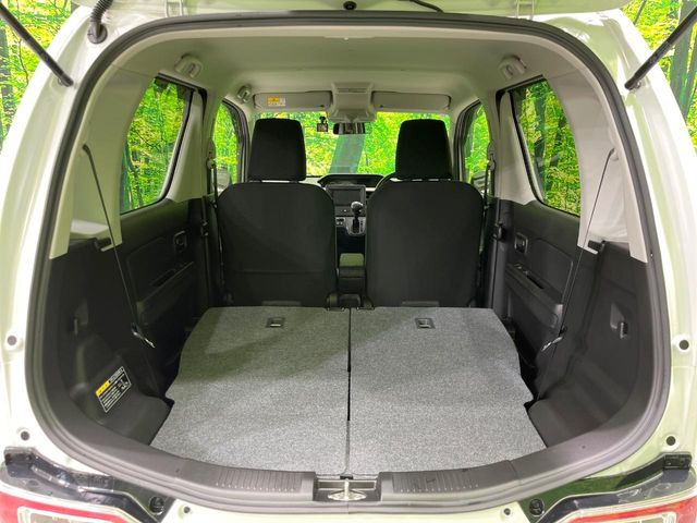 ���i�̂���������ʋ΁A���}���ɏ\���ȉ׎��X�y�[�X���m�ۂ��Ă���܂��B�Z�J���h�V�[�g��|���ƁA�傫�ȉו��̐ύڂ��\�ł���