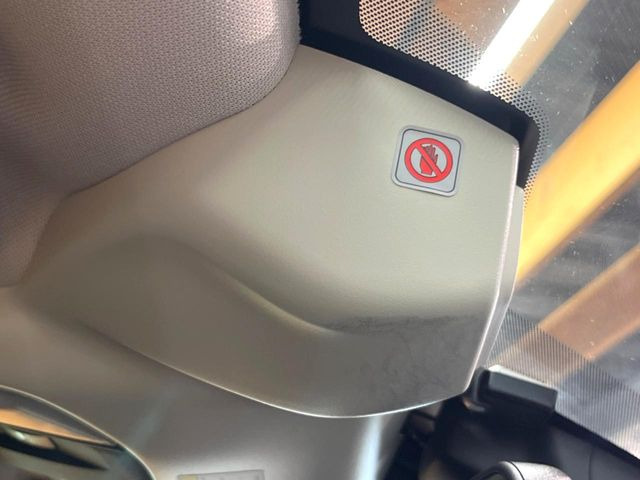 【アイサイトVer3】前方の車両等を検知し、衝突しそうな時は警報で注意を促し、ブレーキを踏む力をサポート。ブレーキを踏めなかった場合は衝突被害軽減ブレーキが作動、衝突回避をサポートします。