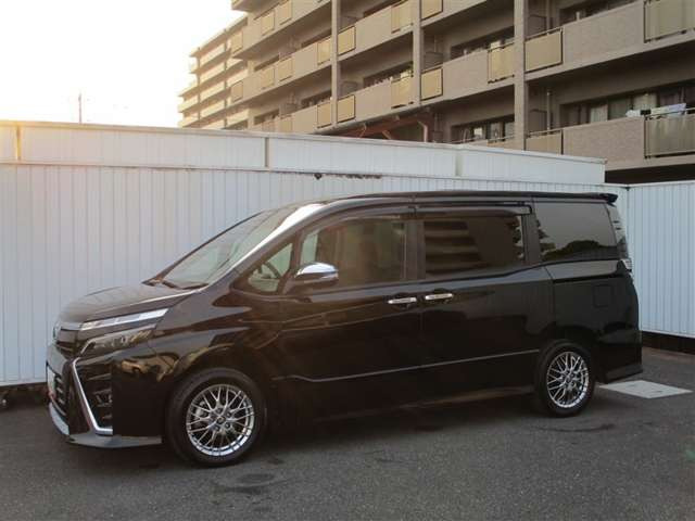 ヴォクシー1.8 ハイブリッド ZS 煌III