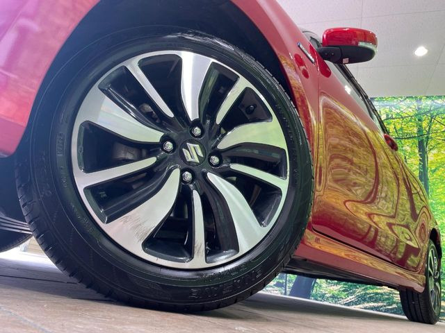 �y����16�C���`�A���~�z�C�[���z�O�ςɃ}�b�`���������A���~�z�C�[���𑕒����Ă���܂��B�e��ЊO�A���~�z�C�[����A�X�^�b�h���X�^�C�����戵�����Ă���܂��B���񂲑��k����������