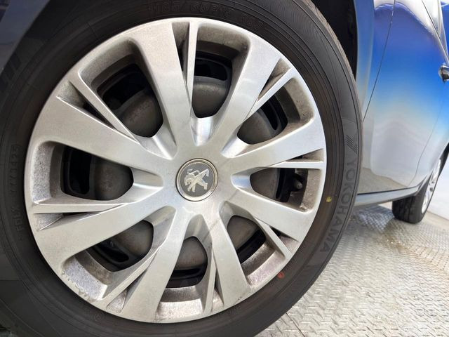 ●純正15インチホイール:輸入車ならではの卓越した走りを支えるホイールと足回りです!日本車の走りに慣れている方にもぜひ体感して頂きたいほど、高いレベルでまとまっています!h