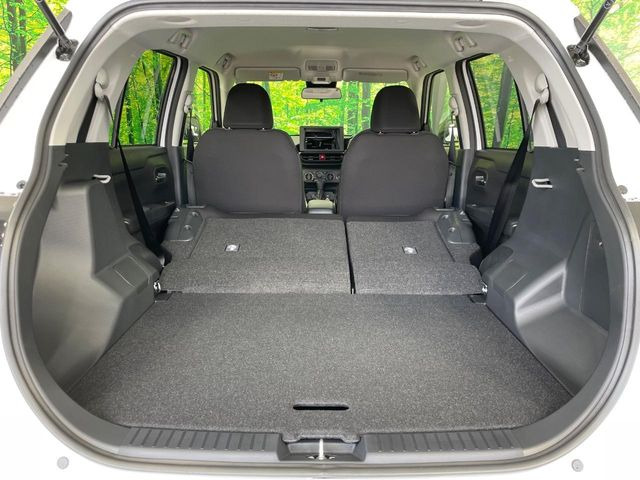 普段のお買い物や通勤、送迎等に十分な荷室スペースを確保しております。セカンドシートを倒すと、大きな荷物の積載も可能です♪