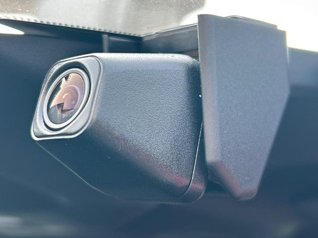 【ドライブレコーダー】ドライブレコーダー装備!走行中はもちろん、あおり運転や事故に遭遇した際、映像で記録し、万一のリスクに備えます。※記録用SDカードはお客様ご自身でご準備いただく必要があります。