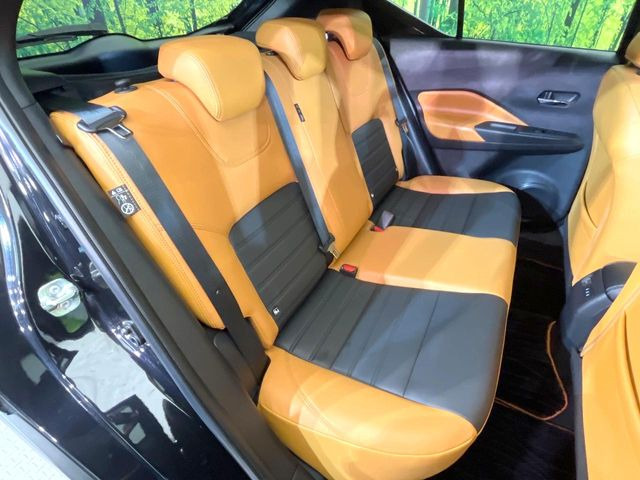 後部座席も気になるようなキズ・汚れやへたり等、大きなダメージはなく、良好な状態です。