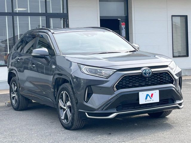 高透明度のガラス皮膜で撥水はもちろん、上質なツヤ・光沢を実現。紫外線や酸性雨から大切な愛車を保護し、色あせ・劣化を防止。「弾スプラッシュコート」、「弾プリミッサコート」からお選びいただけます。