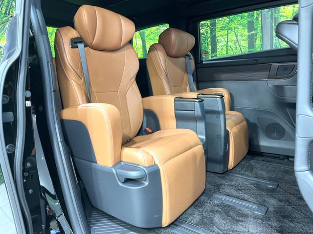 後部座席も気になるようなキズ・汚れやへたり等、大きなダメージはなく、良好な状態です。