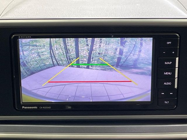 【バックカメラ】駐車時に後方がリアルタイム映像で確認できます。大型商業施設や立体駐車場での駐車時や、夜間のバック時に大活躍!運転スキルに関わらず、今や必須となった装備のひとつです!