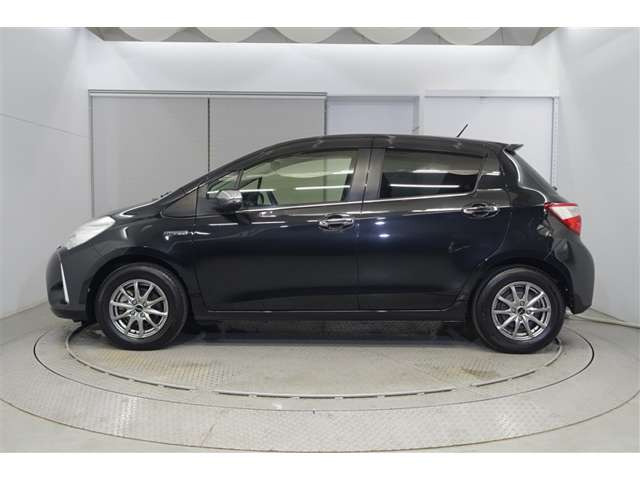 ヴィッツ1.5 ハイブリッド ジュエラ