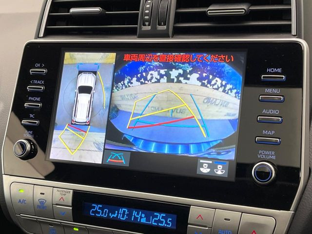 【パノラミックビューモニター】専用のカメラにより、上から見下ろしたような視点で360度クルマの周囲を確認することができます☆死角部分も確認しやすく、狭い場所での切り返しや駐車もスムーズに行えます。