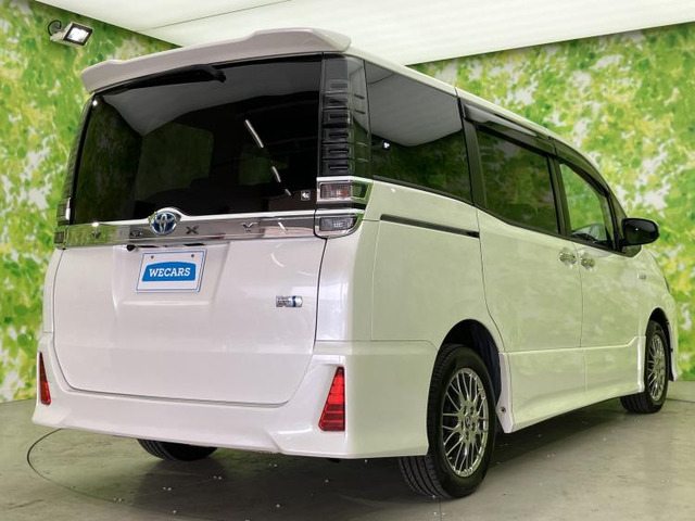 ヴォクシー1.8 ハイブリッド ZS 煌