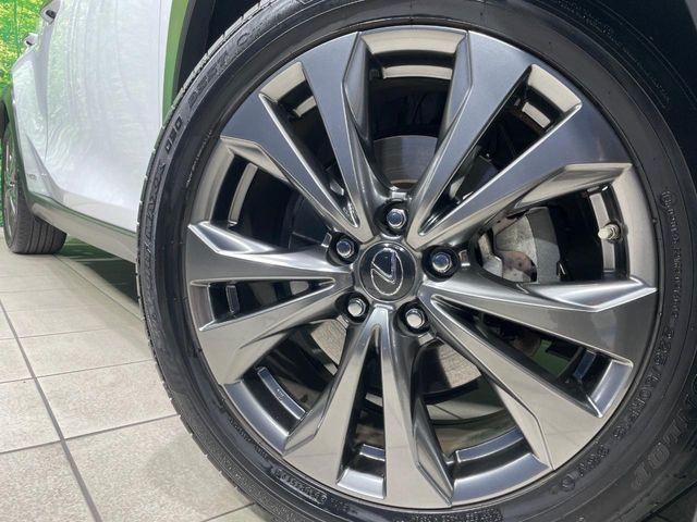 �y�O���[�h��p����18�C���`�A���~�z�C�[���z�f�U�C�����̍��������A���~�z�C�[���𑕒����Ă���܂��B�e��ЊO�A���~�z�C�[����A�X�^�b�h���X�^�C�����戵�����Ă���܂��B���񂲑��k����������