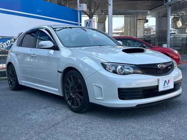 高透明度のガラス皮膜で撥水はもちろん、上質なツヤ・光沢を実現。紫外線や酸性雨から大切な愛車を保護し、色あせ・劣化を防止。「弾スプラッシュコート」、「弾プリミッサコート」からお選びいただけます。