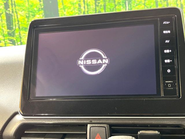 【純正ナビ】人気の純正ナビを装備しております。ナビの使いやすさはもちろん、オーディオ機能も充実!キャンプや旅行はもちろん、通勤や買い物など普段のドライブも楽しくなるはず♪
