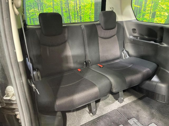 3列目シートはもちろん状態良好☆大人でもゆったりと座って頂けますので、大人数でのお出かけもラクラクです♪ご家族で、気の知れた仲間で、ドライブに行くのが楽しみですね♪