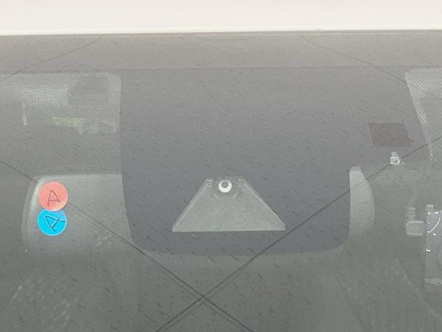 �y�g���^�Z�[�t�e�B�Z���X�z���s���ɑO���̎ԗ�����F�����A�Փ˂������Ȏ��͌x��ƃu���[�L�ŏՓˉ���Ɣ�Q�y�����A�V�X�g�B�����S�Ƀh���C�u�����y���݂��������܂��B