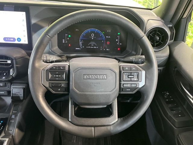 �y�����v�����X�e�A�����O�z�㎿�Ȋv���g�p���邱�ƂŁA��ɂ����������݂ƂĂ��^�]���₷���n���h���ł���