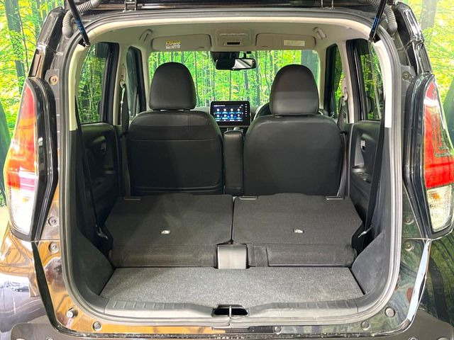 後席を格納すると、これだけの広さが!シーンに合わせたシートアレンジで、大きな荷物も積むことが出来ます♪