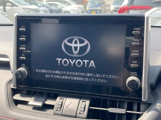 【9インチ ディスプレイオーディオ】大画面ディスプレイへお持ちのスマートフォンと連携して、ナビやbluetoothでの音楽再生が可能です♪デザインはもちろん操作性も良好!別途ナビ機能の取付可能です♪