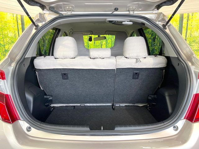 普段のお買い物や通勤、送迎等に十分な荷室スペースを確保しております。セカンドシートを倒すと、大きな荷物の積載も可能です♪