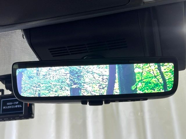 【デジタルインナーミラー】後席の大きな荷物や同乗者で後方が確認しづらい時でも安心!カメラが撮影した車両後方の映像をルームミラー内に表示。クリアな視界で状況の確認が可能です!