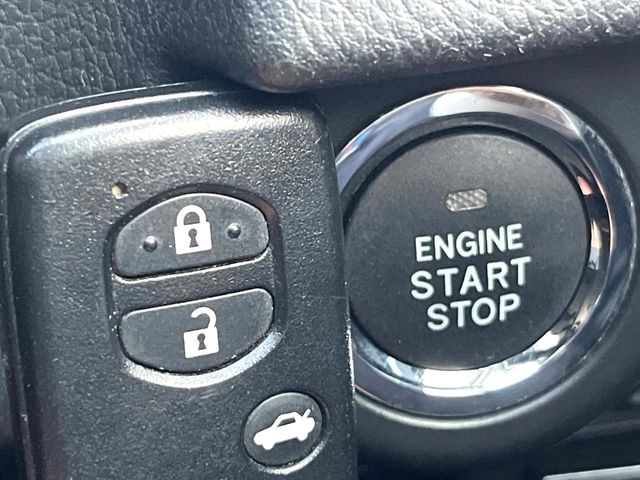 �y�A�N�Z�X�L�[&�v�b�V���X�^�[�g�z�J�o����|�P�b�g�ɓ��ꂽ�܂܂ł��h�A�̎{���E�������\�ȃX�}�[�g�L�[�𑕔��B�G���W���̃I���E�I�t�����J�M�����o���K�v�������A�{�^�����v�b�V�����邾����OK��