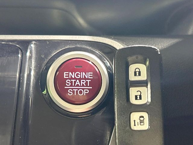 �yHonda�X�}�[�g�L�[�z�J�o����|�P�b�g�ɓ��ꂽ�܂܂ł��h�A�̎{���E�������\�ȃX�}�[�g�L�[�𑕔��B�G���W���̃I���E�I�t�����J�M�����o���K�v����������Ƃ��Ă��֗��ł���